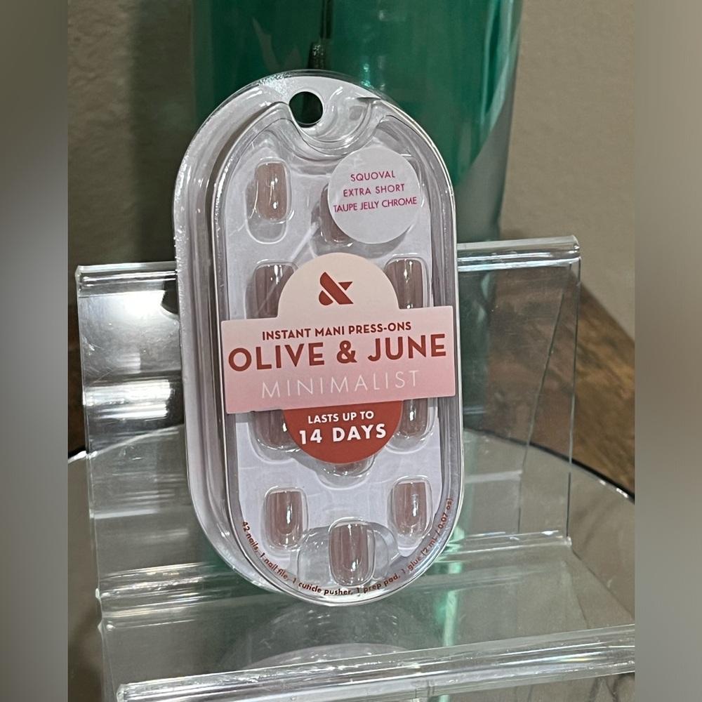 Olive & June Minimalist Instant Mani Press-Ons, Taupe Jelly Chrome, new!
